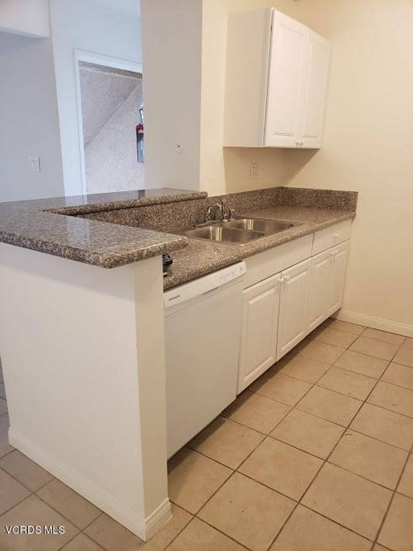 House for rent at 28915 Thousand Oaks Blvd, Agoura Hills, CA 91301