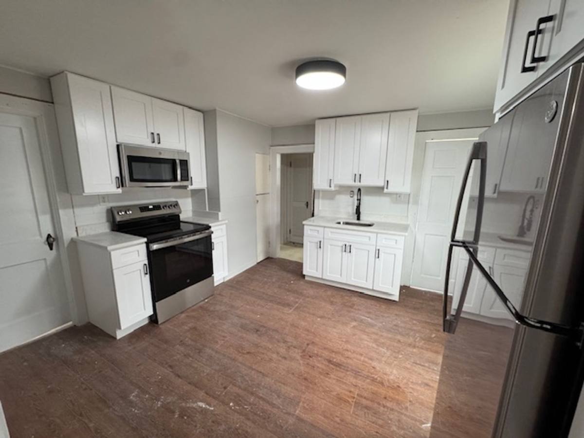 Apartment for rent at 39 Bank St, Derby, CT 06418