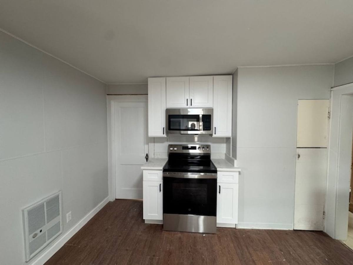 Apartment for rent at 39 Bank St, Derby, CT 06418