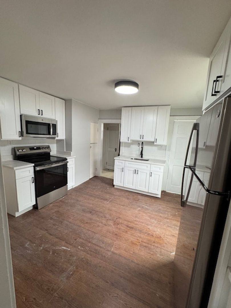 Apartment for rent at 39 Bank St, Derby, CT 06418