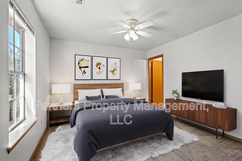Apartment for rent at 892 Curtis Ave #1, Fayetteville, AR 72701