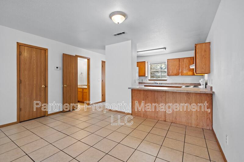 Apartment for rent at 892 Curtis Ave #1, Fayetteville, AR 72701
