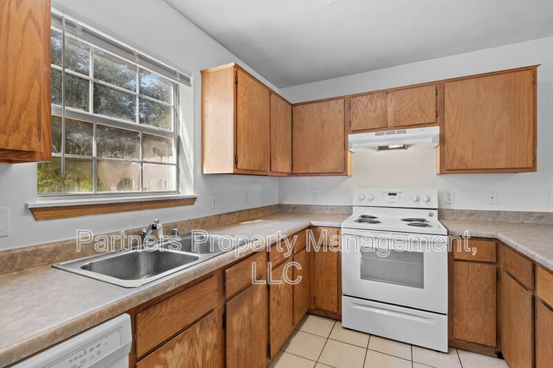 Apartment for rent at 892 Curtis Ave #1, Fayetteville, AR 72701