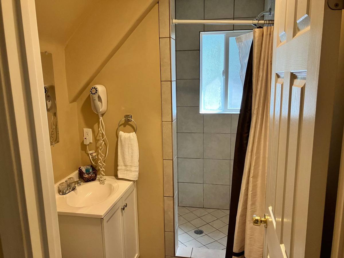 House for rent at 968 Tanglewood Dr, South Lake Tahoe, CA 96150