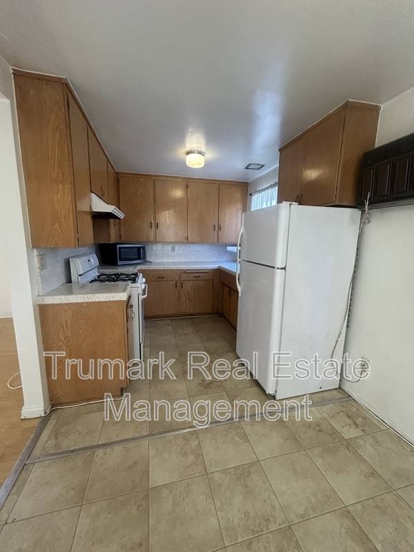 Apartment for rent at 4401 Clayton Ave #3, Los Angeles, CA 90027