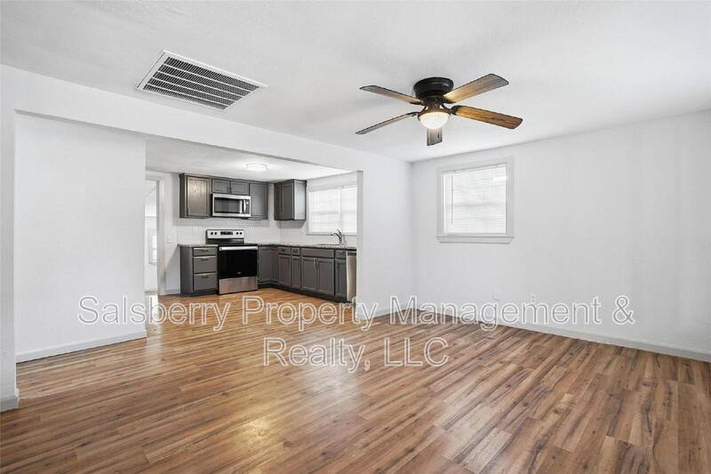 House for rent at 1100 SE 9th St, Mineral Wells, TX 76067