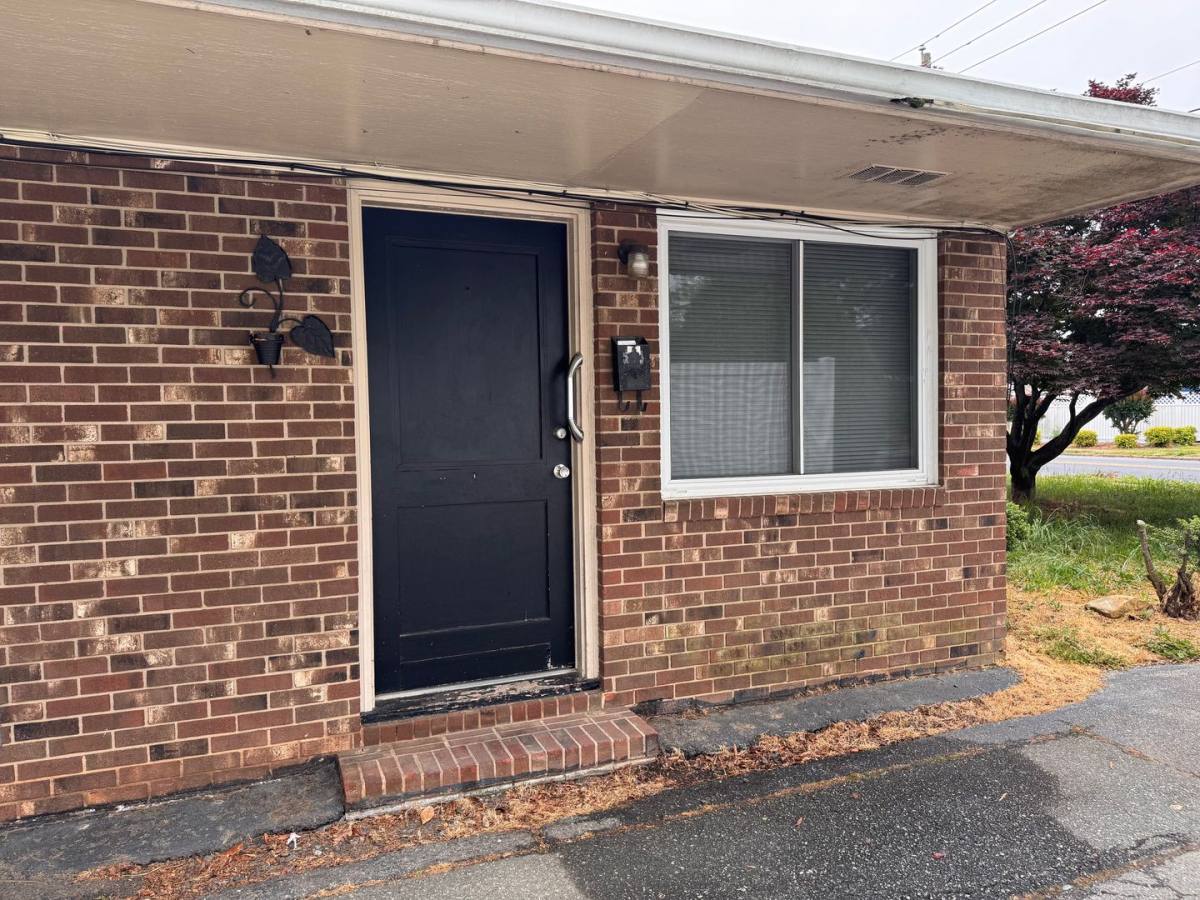 Apartment for rent at 629 S Cox St, Asheboro, NC 27203