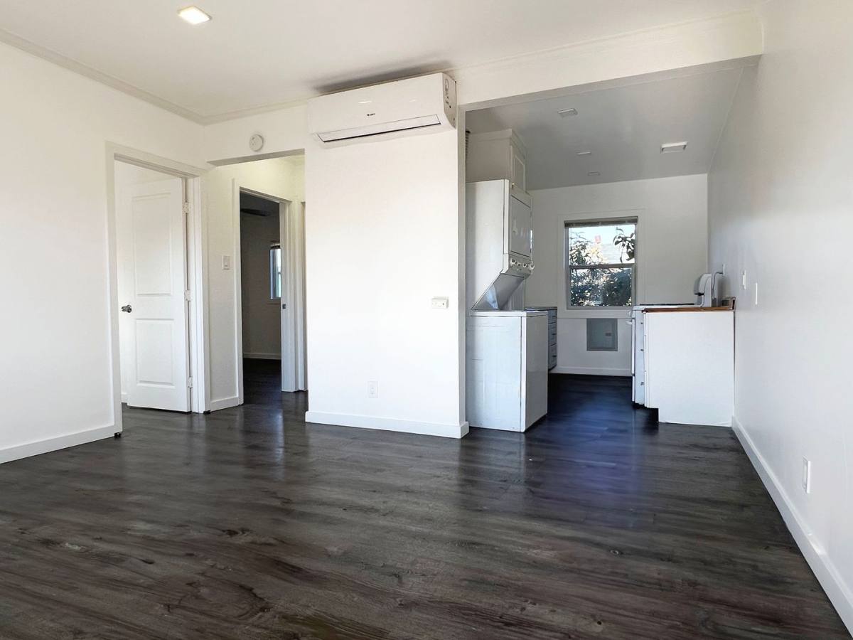 Apartment for rent at 1071 Olive Ave, Long Beach, CA 90813