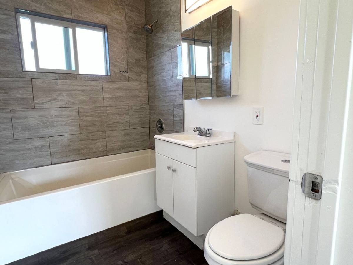 Apartment for rent at 1071 Olive Ave, Long Beach, CA 90813
