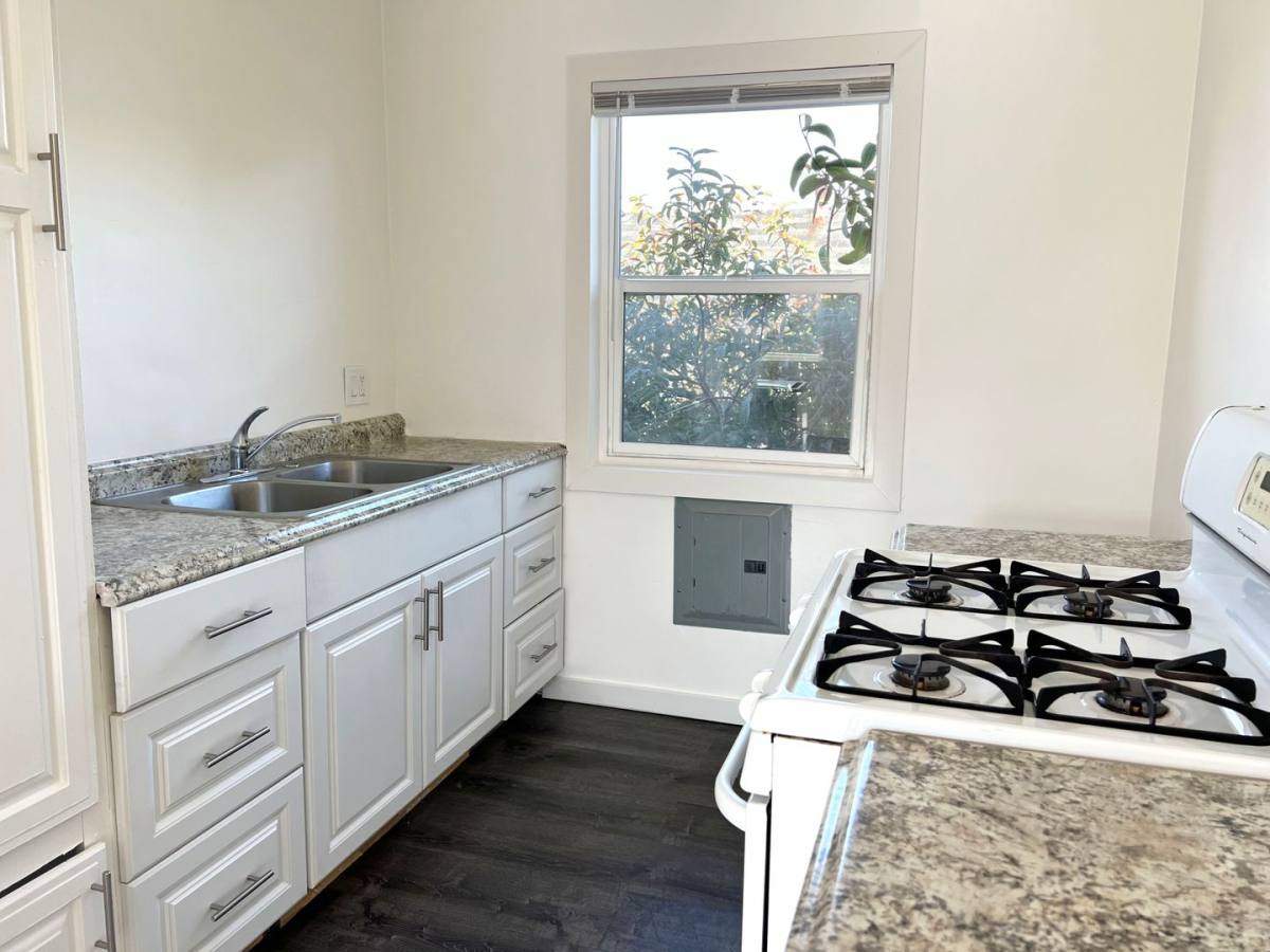 Apartment for rent at 1071 Olive Ave, Long Beach, CA 90813