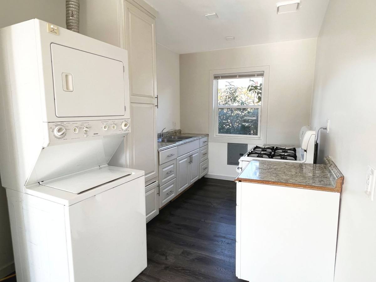 Apartment for rent at 1071 Olive Ave, Long Beach, CA 90813