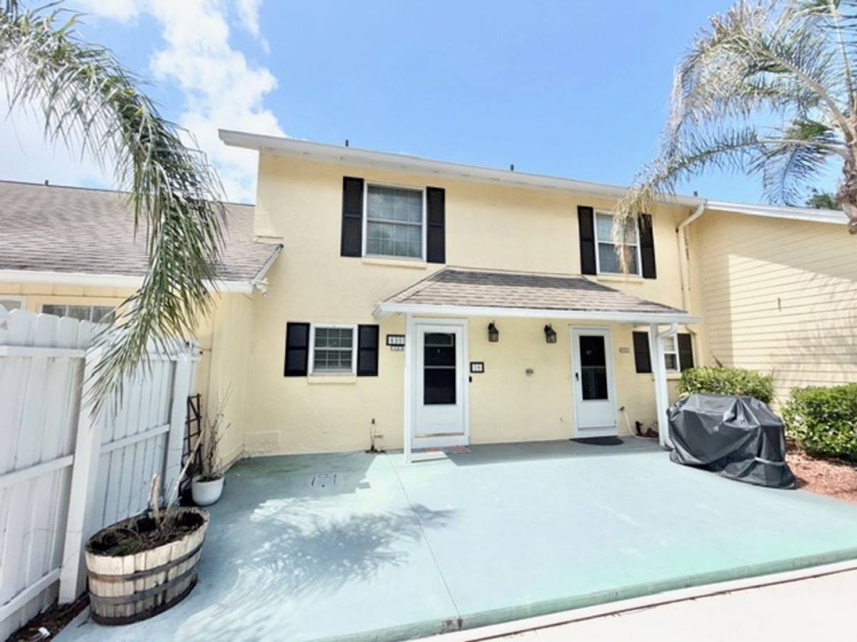 Townhouse for rent at 1355 Villa Lane, Apopka, FL 32712