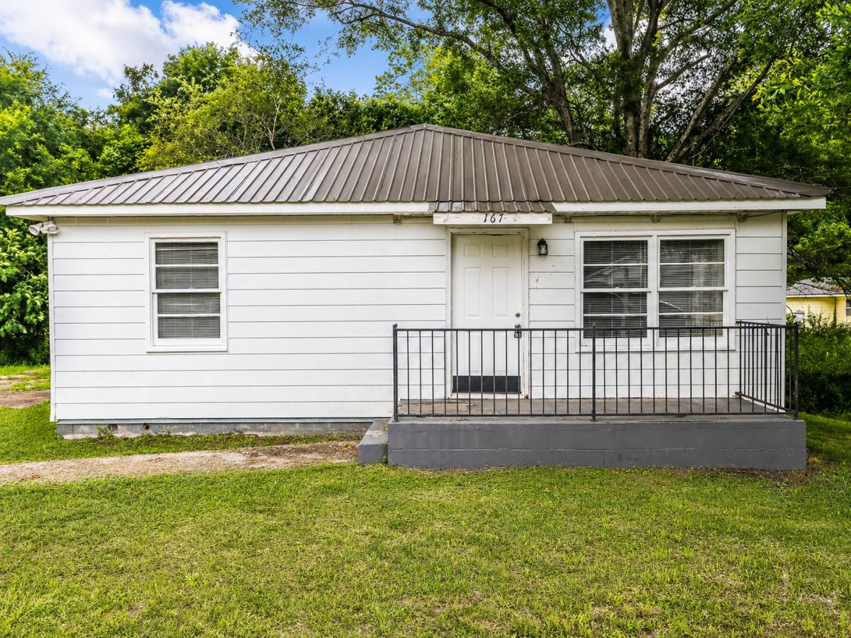 Apartment for rent at 167 2nd St SE, Graysville, AL 35073