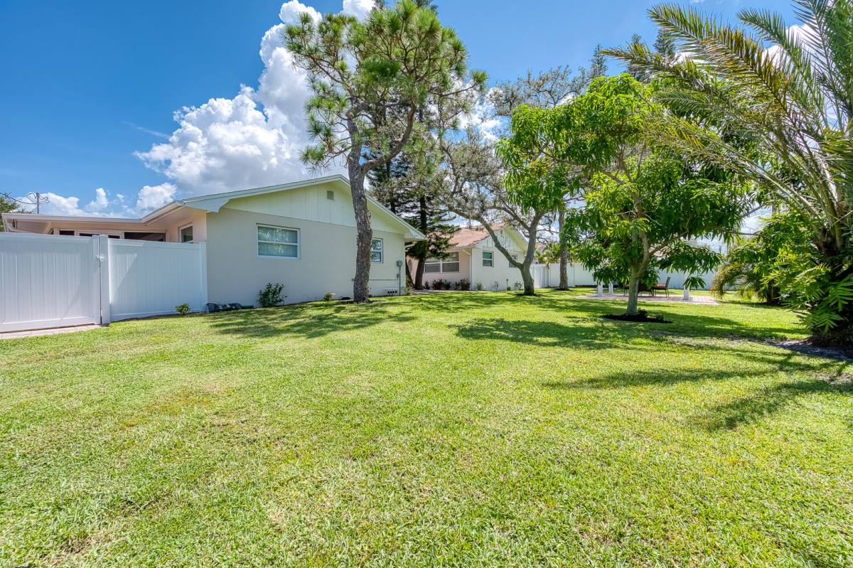 Apartment for rent at 668-670 97th Ave N, Naples, FL 34108