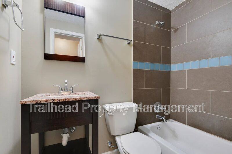 Apartment for rent at 30 E Linwood #203, Kansas City, MO 64111