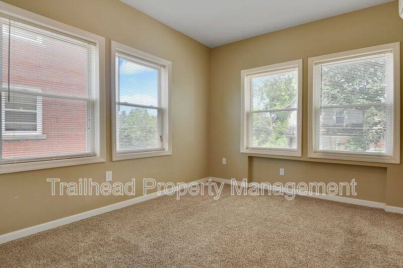 Apartment for rent at 30 E Linwood #203, Kansas City, MO 64111