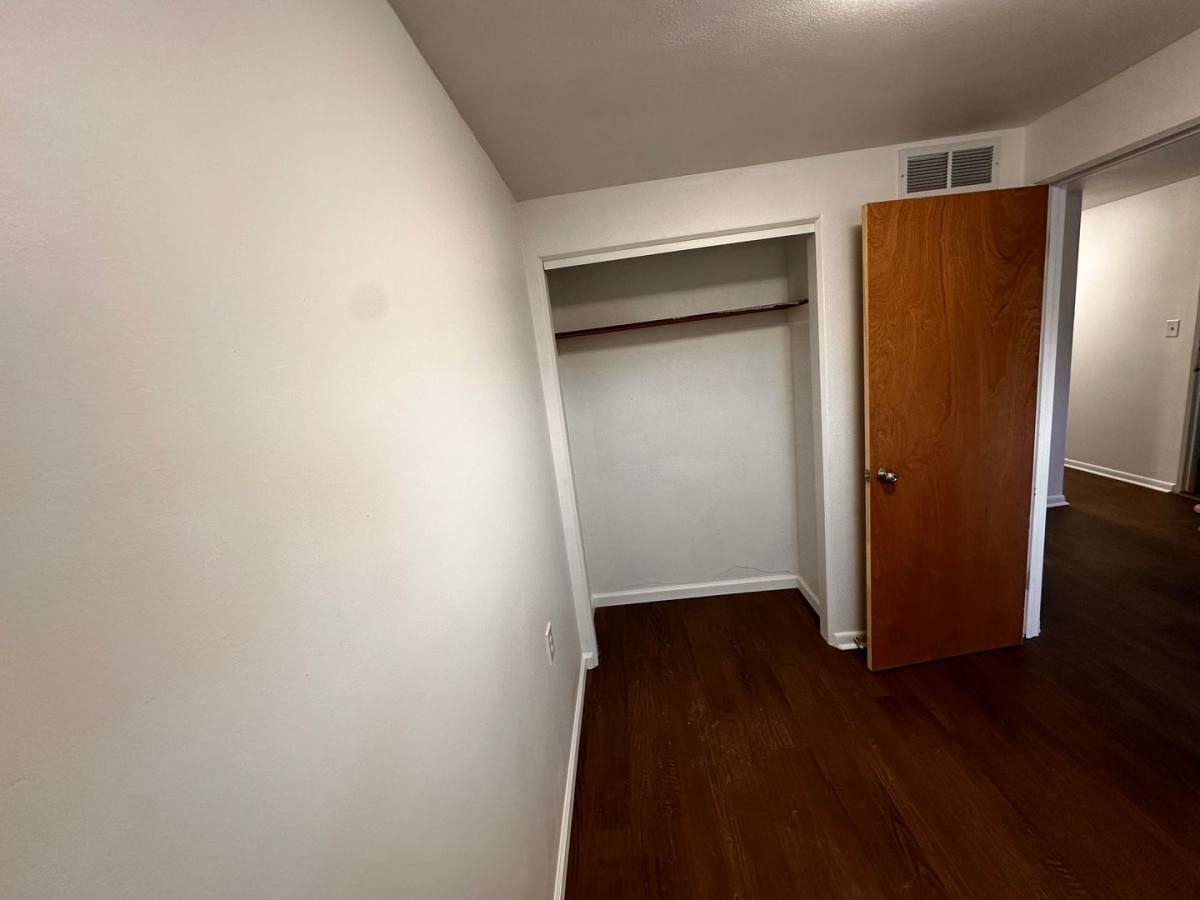 Apartment for rent at 1209 N St, Peoria, IL 61606