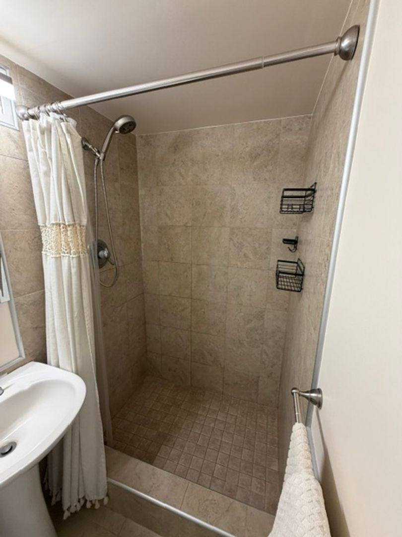 Apartment for rent at 445 Kaiolu St, Honolulu, HI 96815