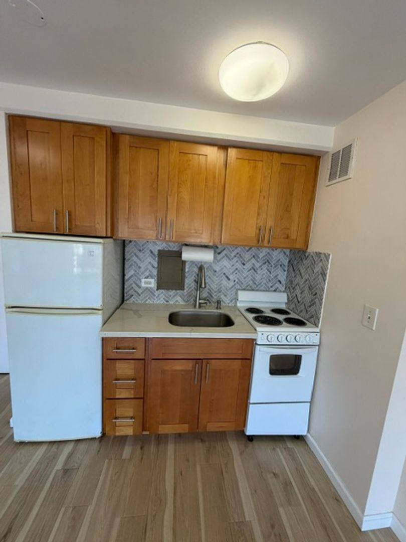 Apartment for rent at 445 Kaiolu St, Honolulu, HI 96815