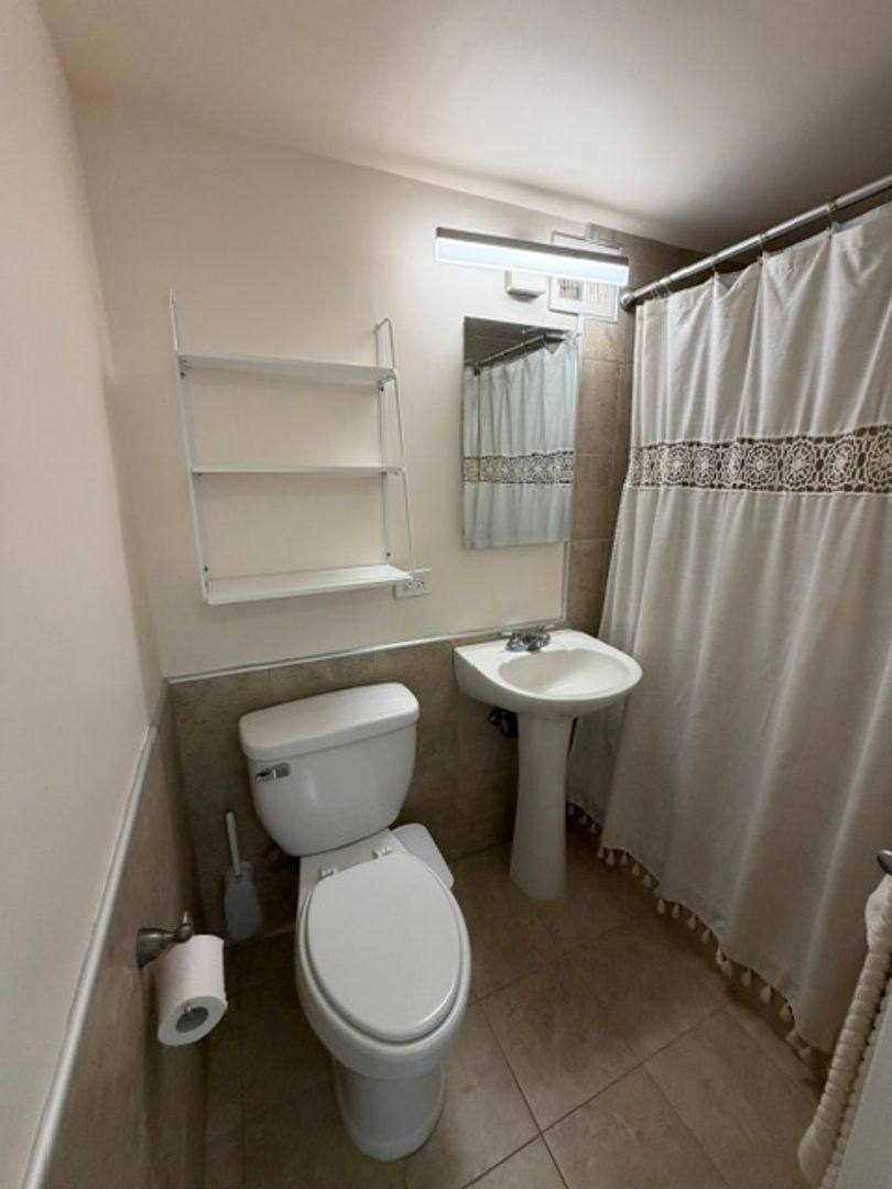 Apartment for rent at 445 Kaiolu St, Honolulu, HI 96815
