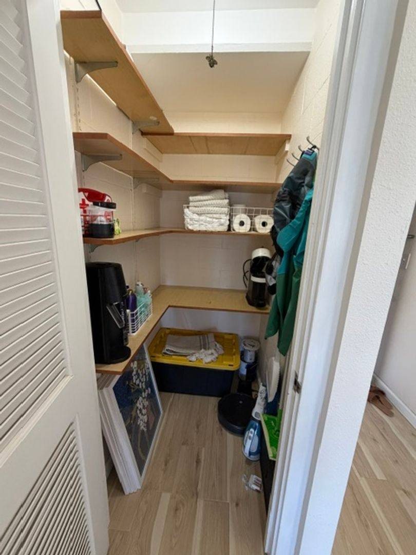 Apartment for rent at 445 Kaiolu St, Honolulu, HI 96815