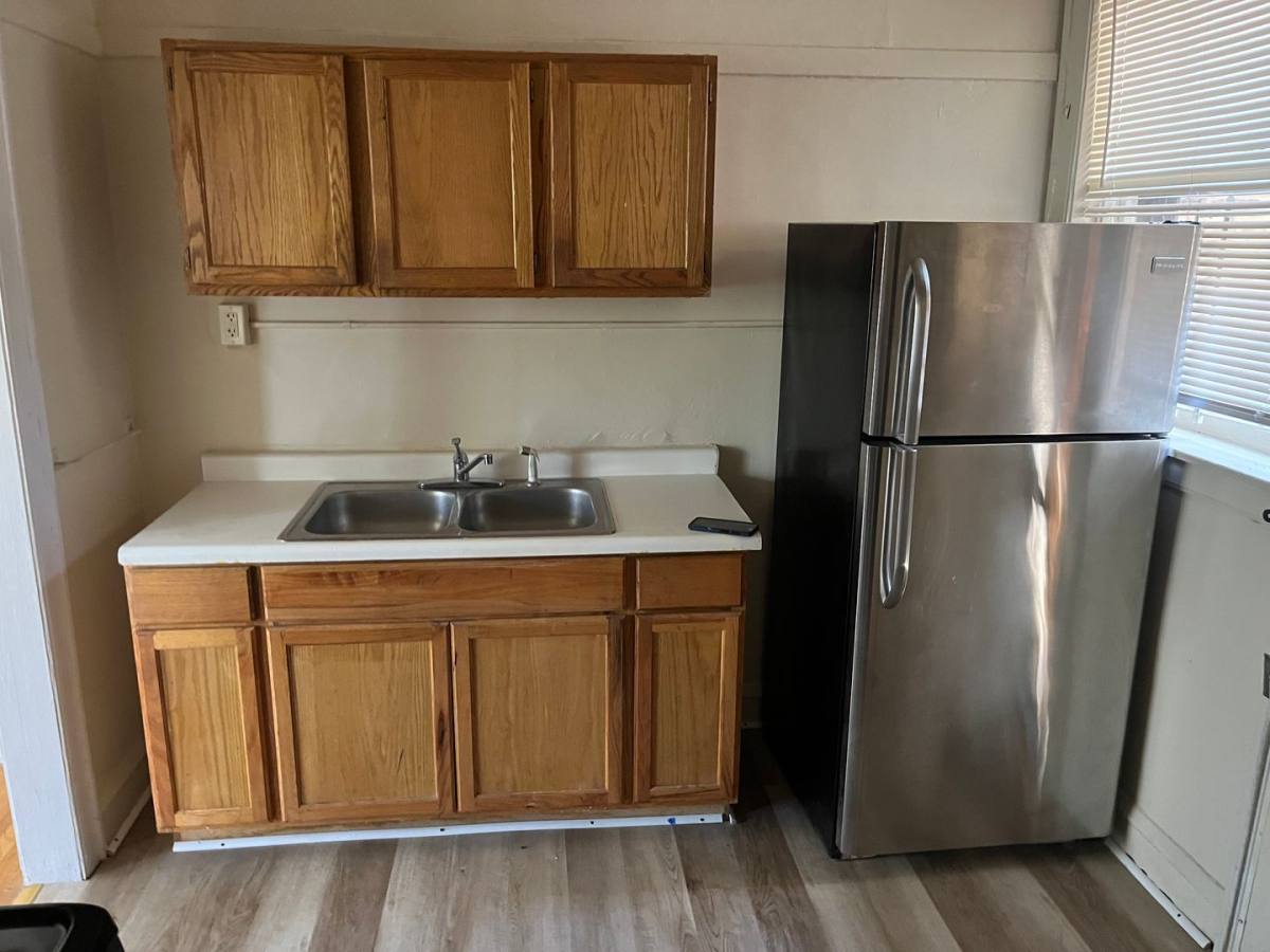 Apartment for rent at 8104-06 S Vernon Ave 415-21 E, Chicago, IL 60619