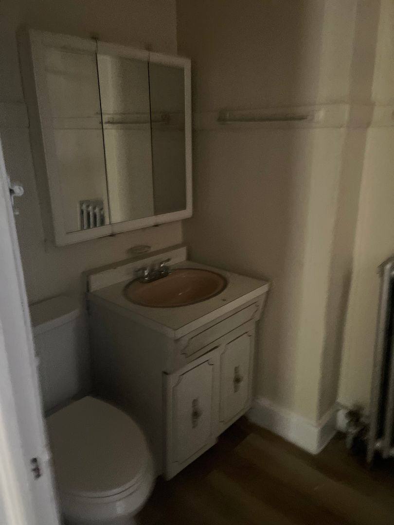 Apartment for rent at 8104-06 S Vernon Ave 415-21 E, Chicago, IL 60619