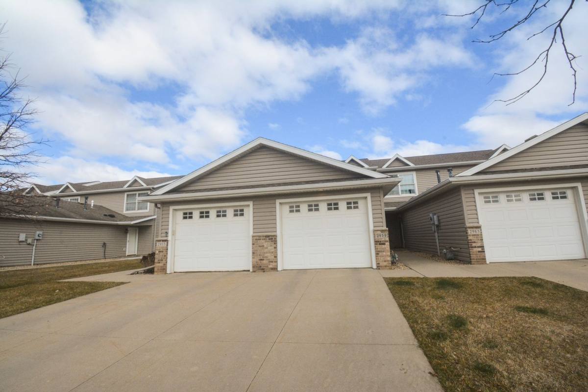 Townhouse for rent at 2959 Monroe Dr NW, Rochester, MN 55901