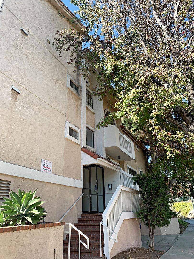 Apartment for rent at 9801 Tabor St, Los Angeles, CA 90034