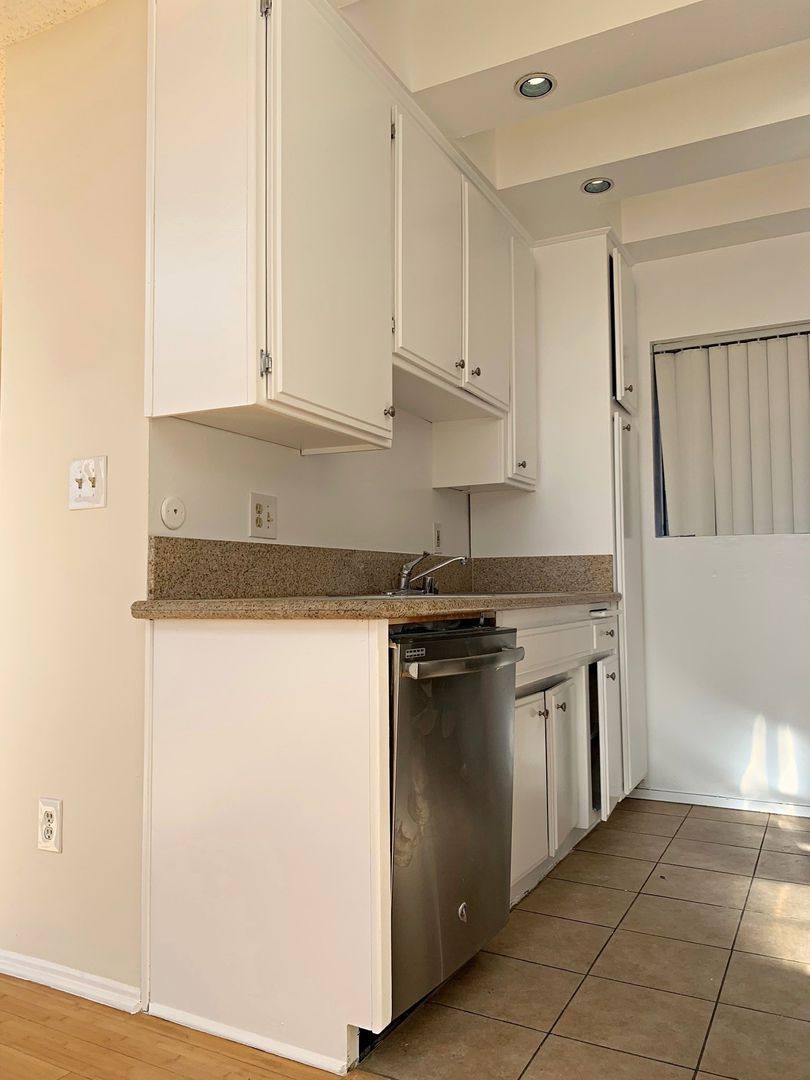 Apartment for rent at 9801 Tabor St, Los Angeles, CA 90034