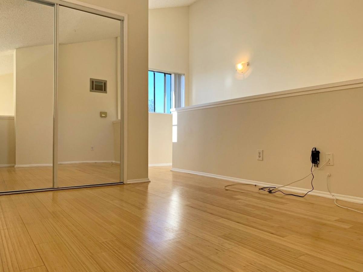 Apartment for rent at 9801 Tabor St, Los Angeles, CA 90034