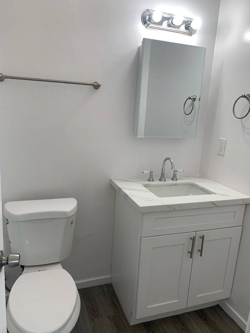 Apartment for rent at 140 N Hoover St, Los Angeles, CA 90004