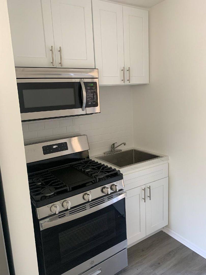 Apartment for rent at 140 N Hoover St, Los Angeles, CA 90004