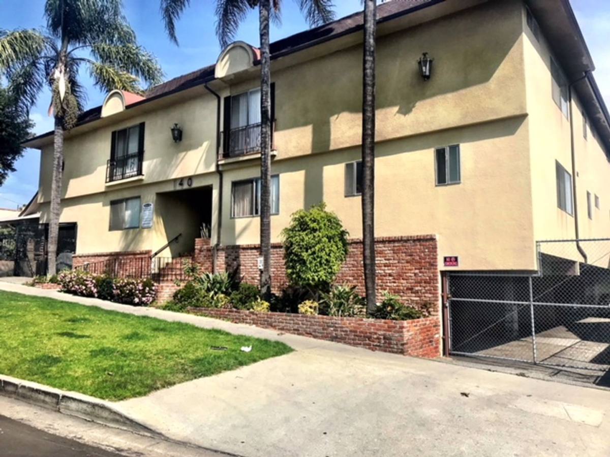 Apartment for rent at 140 N Hoover St, Los Angeles, CA 90004
