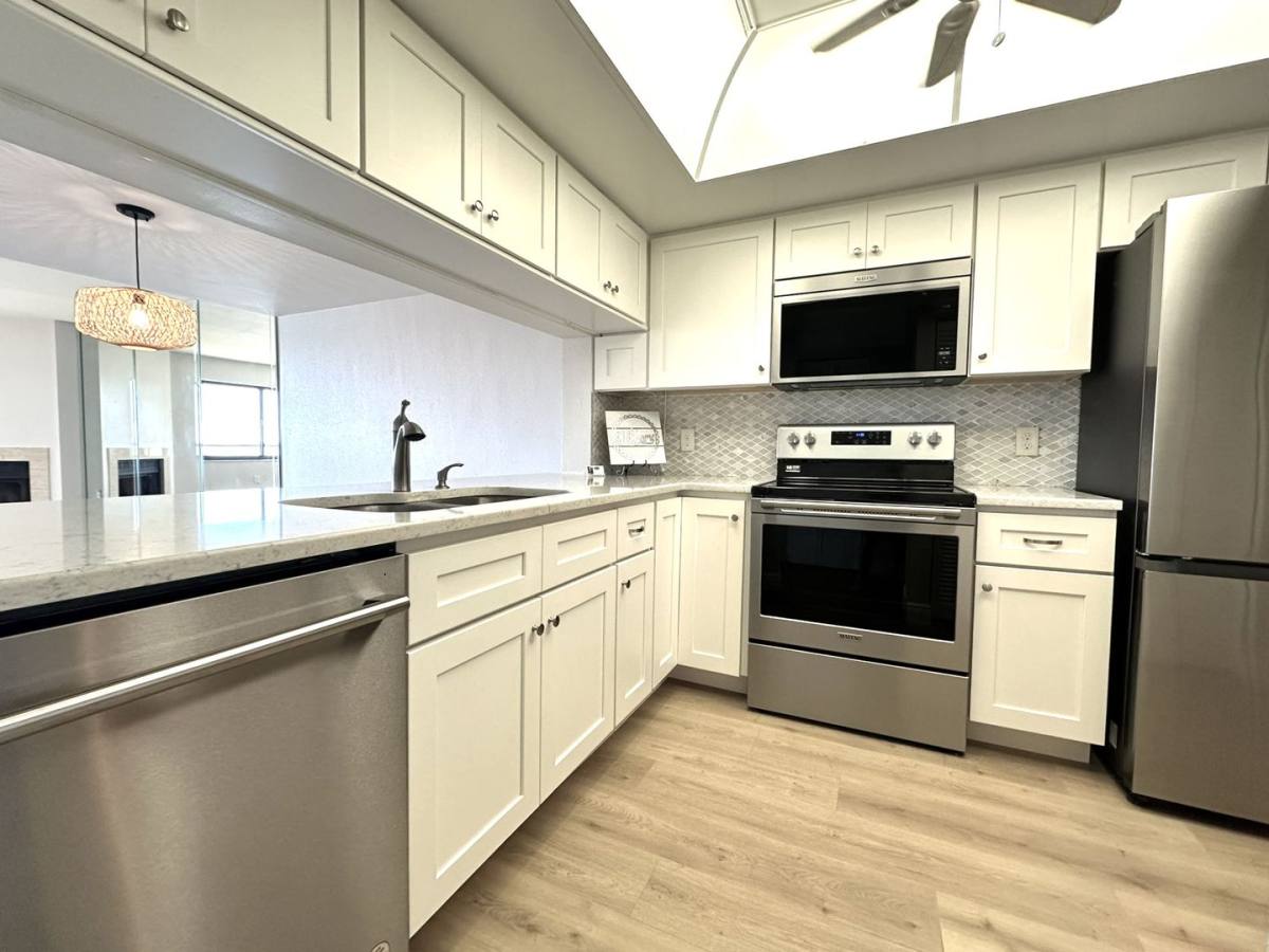 Condo for rent at 126 1st St E, Saint Petersburg, FL 33715