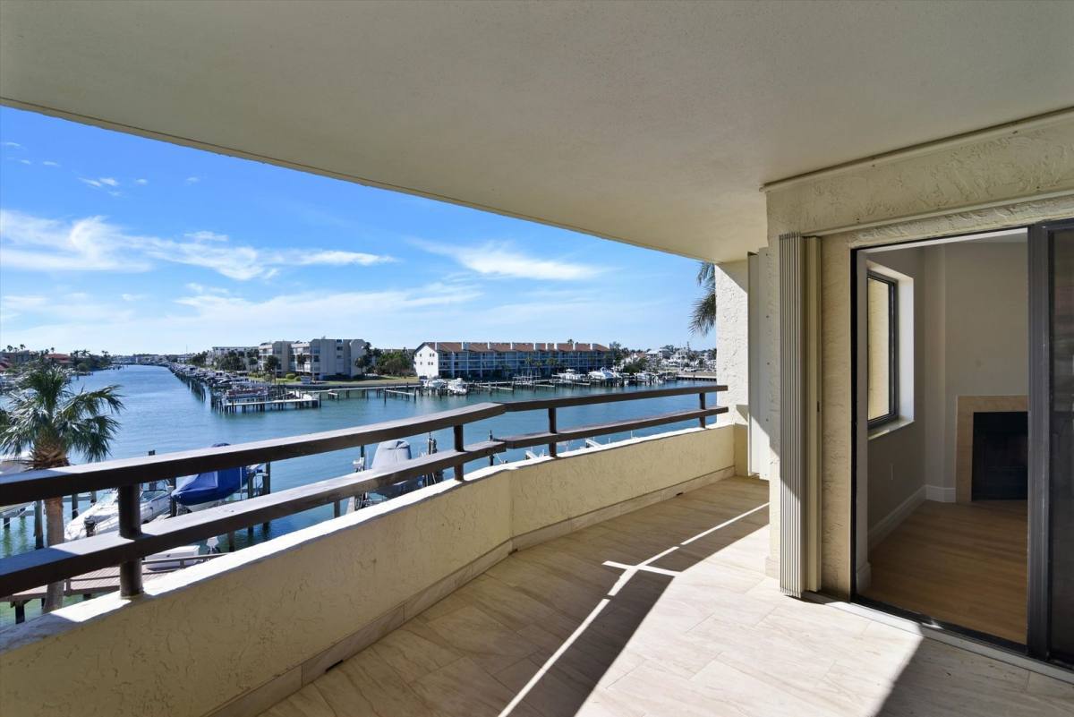 Condo for rent at 126 1st St E, Saint Petersburg, FL 33715