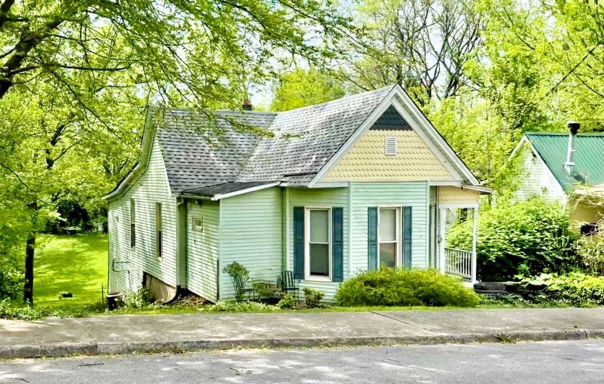 House for rent at 425 Walnut St, Corydon, IN 47112