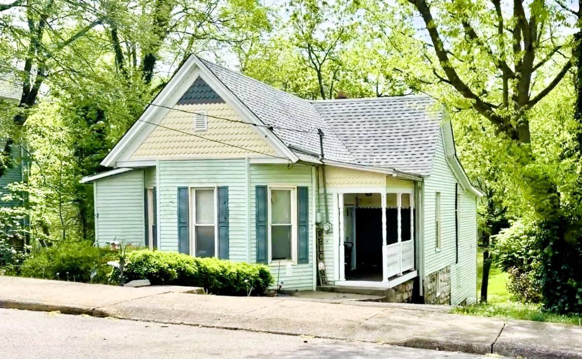 House for rent at 425 Walnut St, Corydon, IN 47112