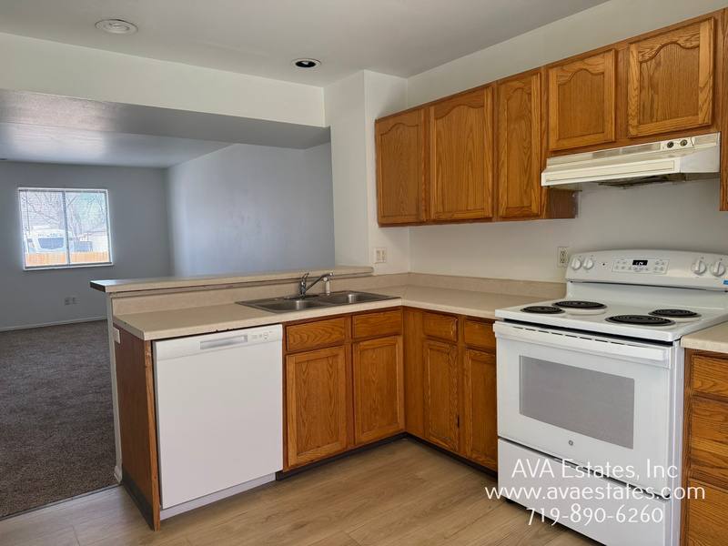 Townhouse for rent at 1405 E 19th St #B, Pueblo, CO 81001