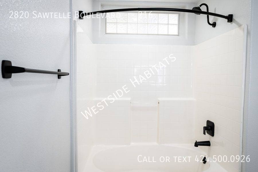 Apartment for rent at 2820 Sawtelle Blvd #216, Los Angeles, CA 90064
