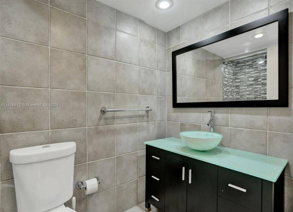 Condo for rent at 11930 N Bayshore Dr, Miami, FL 33181