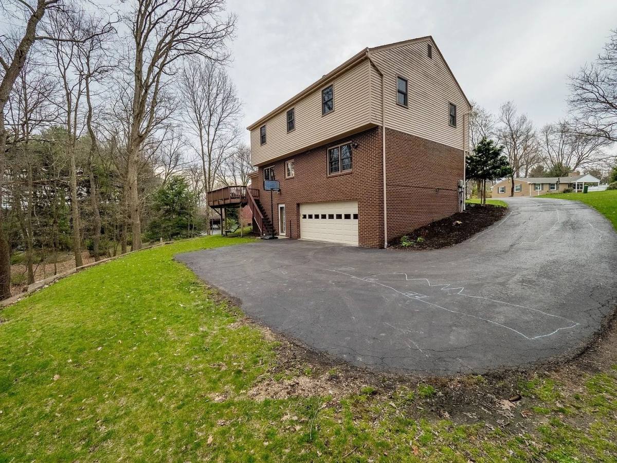 House for rent at 4063 Tall Timber Dr, Allison Park, PA 15101