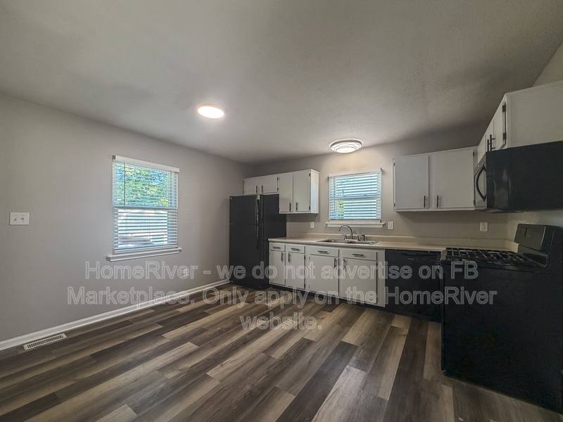 House for rent at 12426 Somerset Dr, Louisville, KY 40229