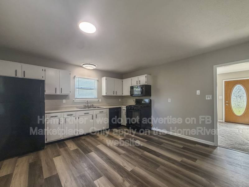 House for rent at 12426 Somerset Dr, Louisville, KY 40229