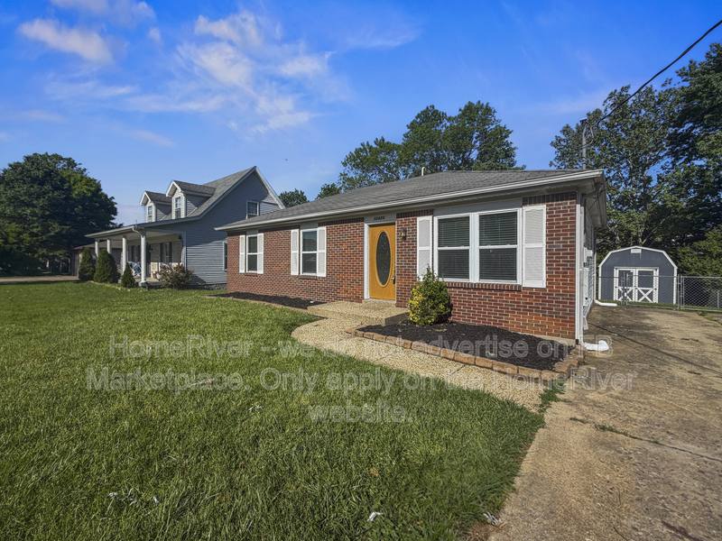 House for rent at 12426 Somerset Dr, Louisville, KY 40229