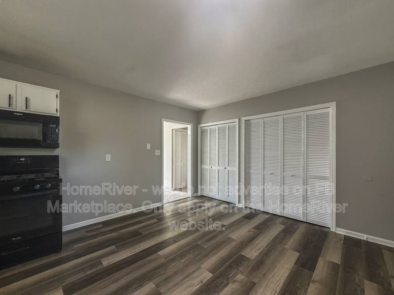 House for rent at 12426 Somerset Dr, Louisville, KY 40229