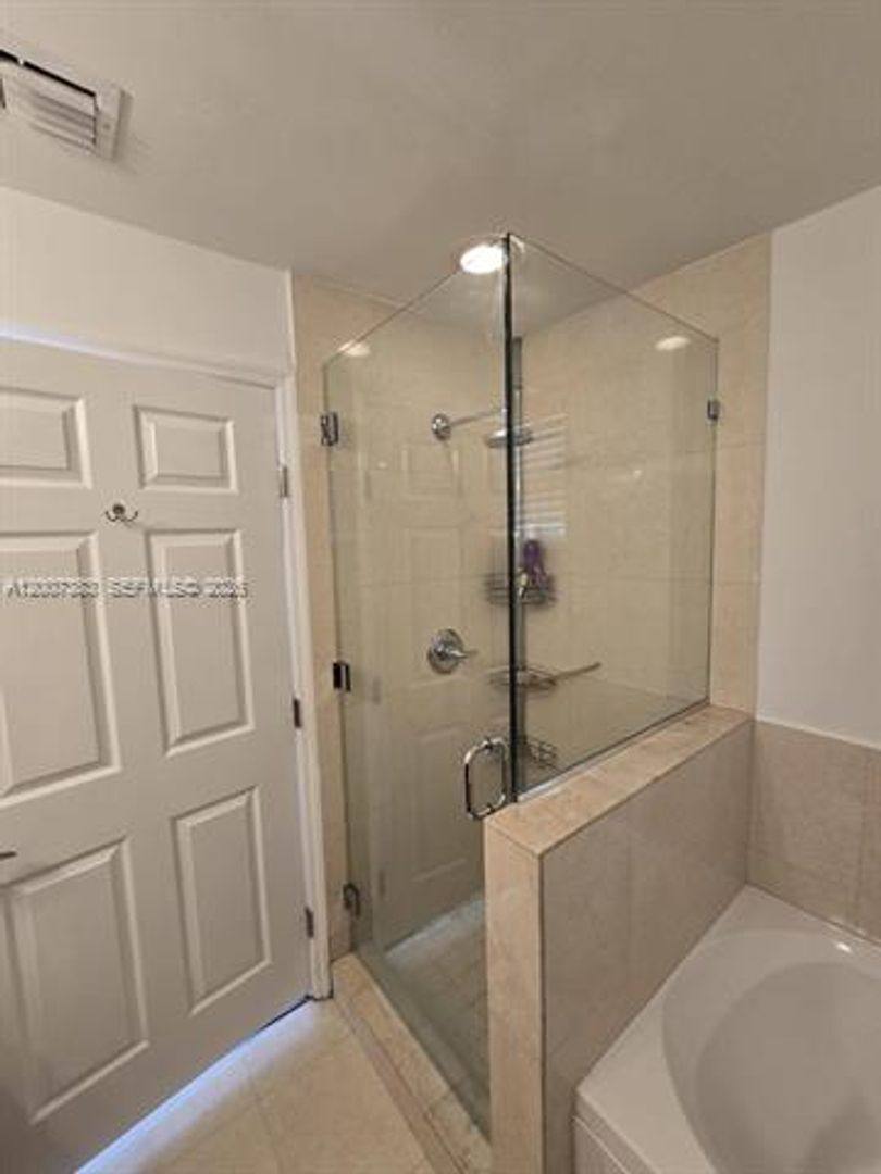 Townhouse for rent at 18421 NE 27th Court Th, North Miami Beach, FL 33160