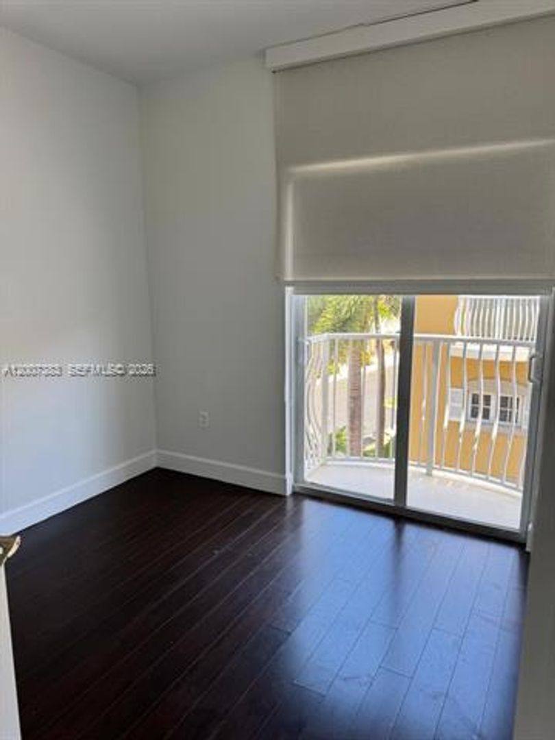 Townhouse for rent at 18421 NE 27th Court Th, North Miami Beach, FL 33160