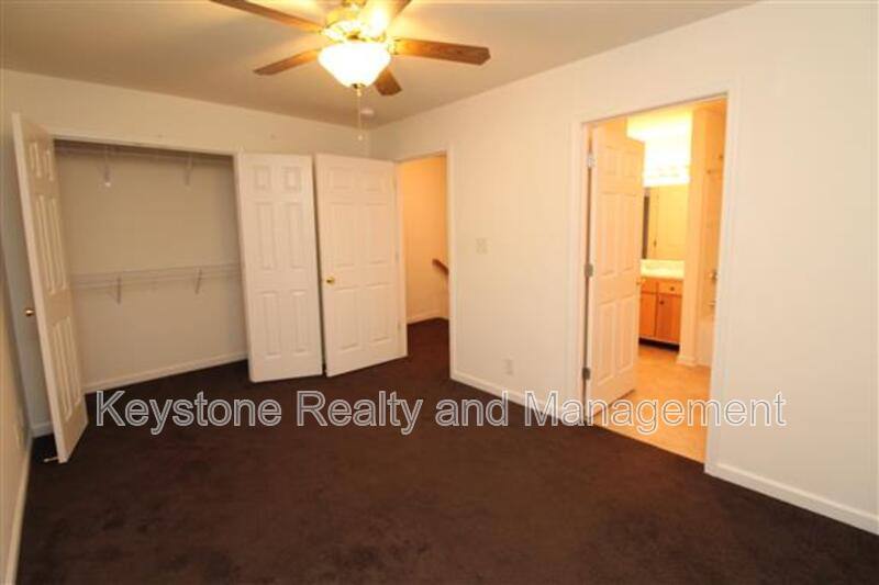 Townhouse for rent at 512 Peachers Ridge Rd #2B, Clarksville, TN 37042