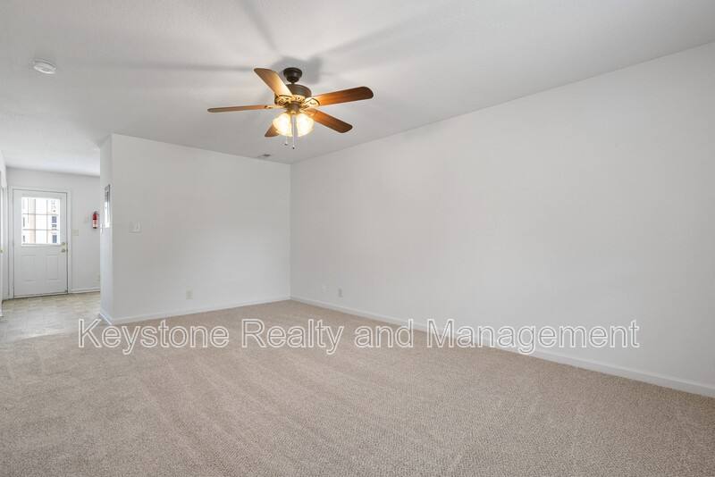 Townhouse for rent at 512 Peachers Ridge Rd #2B, Clarksville, TN 37042